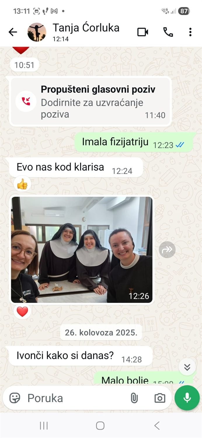 Poruka od Tanje: „Evo nas kod klarisa“, s fotografijom časnih sestara